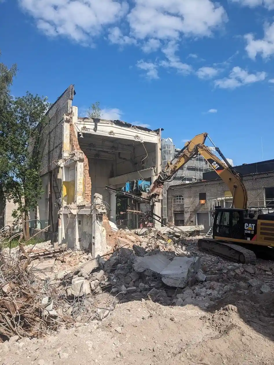 Teritorijas sakopšana pēc demontāžas